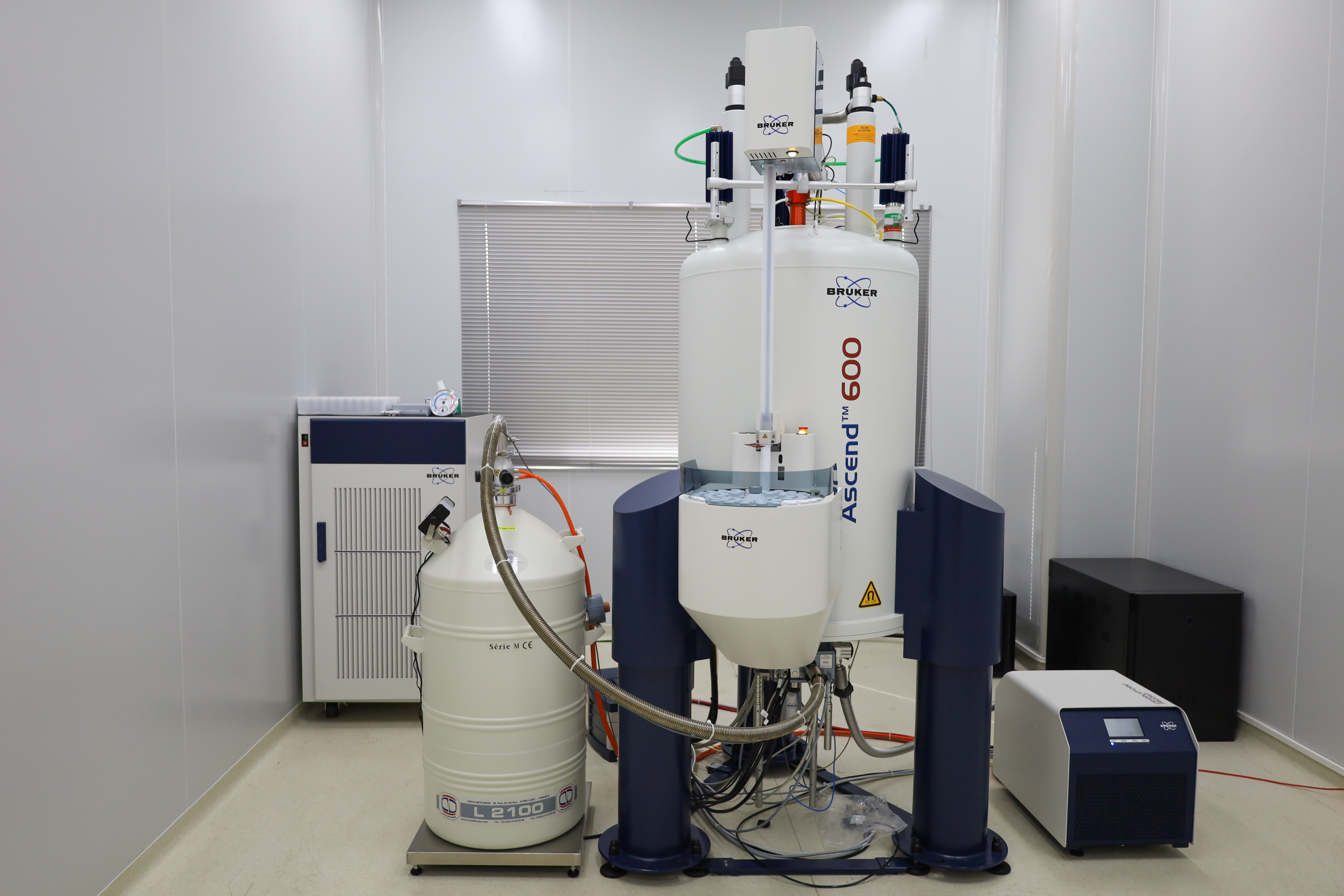 600兆核磁共振波谱仪